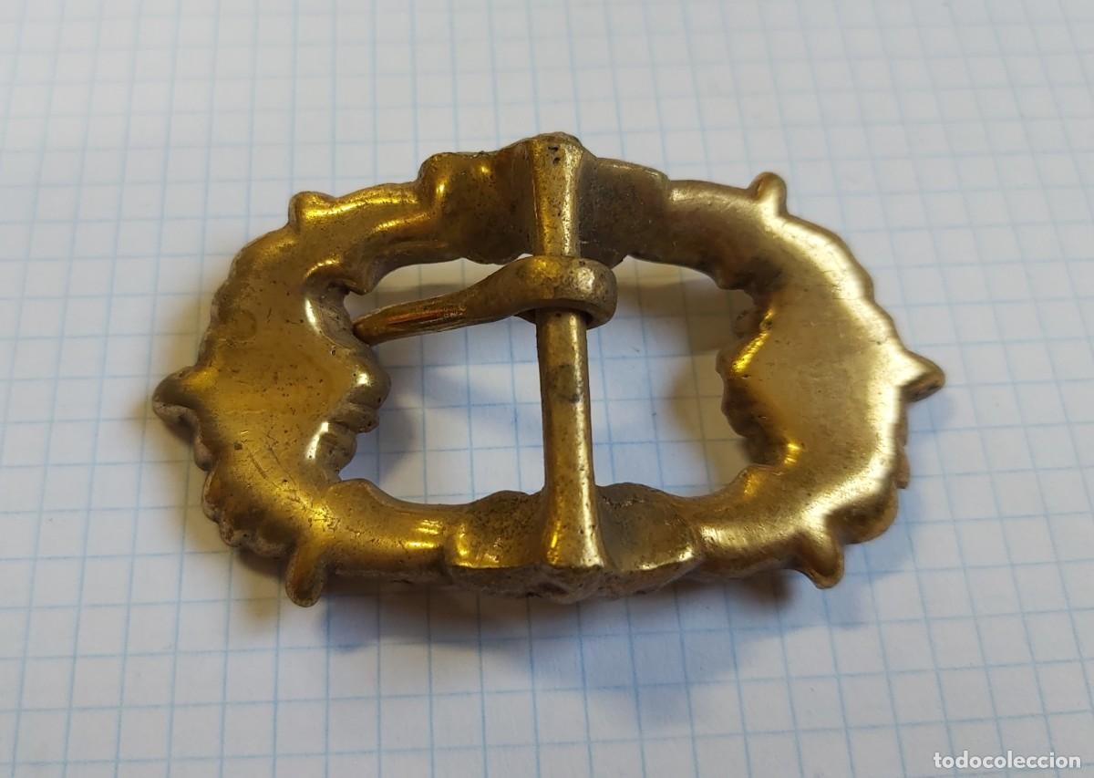 Militaria: Hebilla maciza, de lat&oacute;n - Foto 2