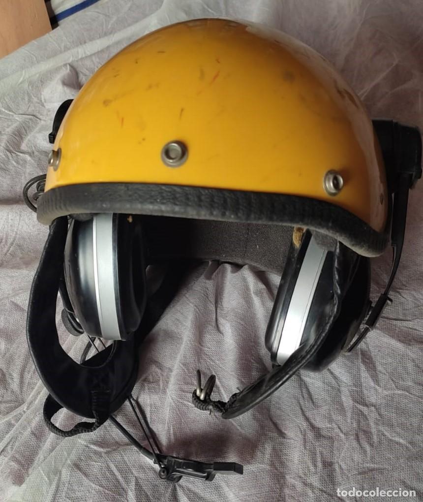 Militaria: Casco de vuelo con micro y auriculares - Foto 1
