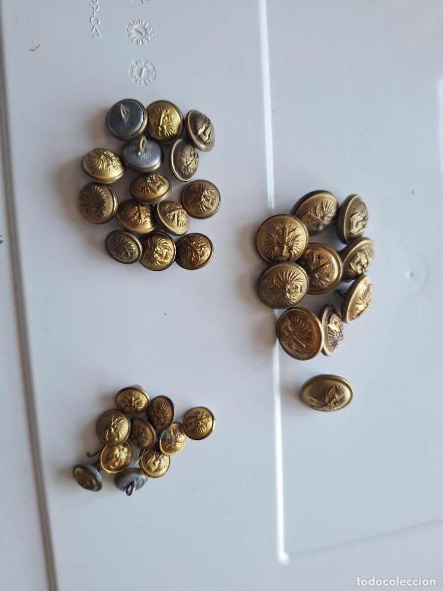 Militaria: Botones del ej&eacute;rcito espa&ntilde;ol - Foto 1