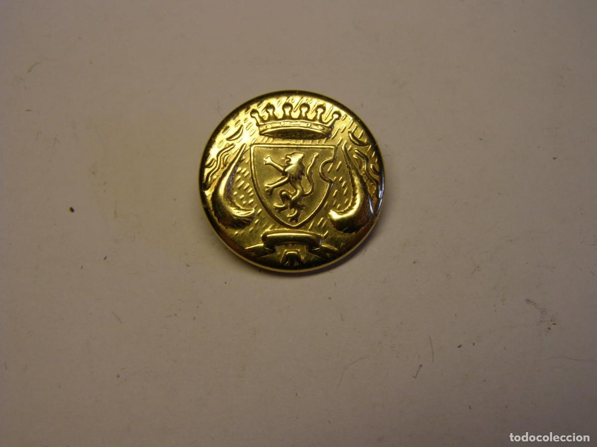 Militaria: Bot&oacute;n de uniforme, desconocido. Espa&ntilde;a. - Foto 1