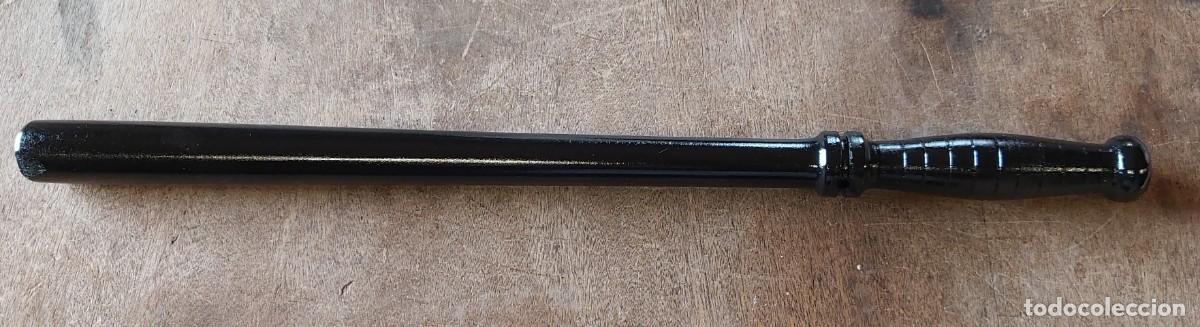 Militaria: Defensa de madera, pintada en negro - Foto 1