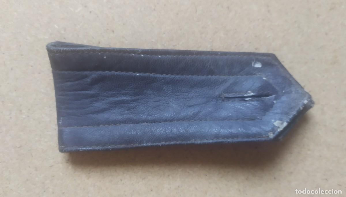 Militaria: Hombrera de uniforme, de cuero - Foto 1