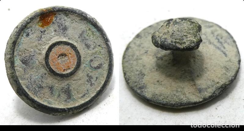 Militaria: Antiguo bot&oacute;n con restos de pasta v&iacute;trea - Foto 1