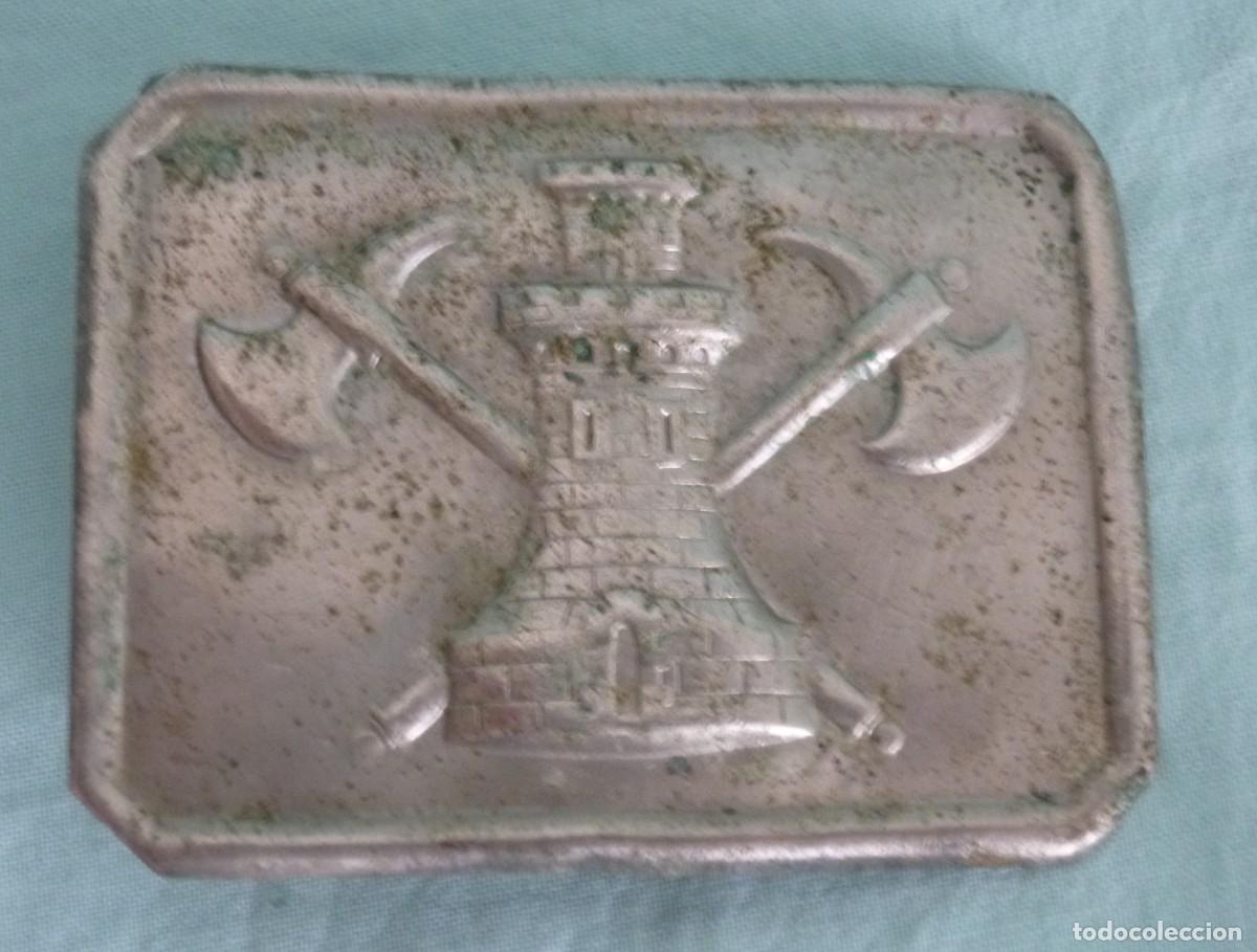 Militaria: Hebilla ingenieros ..Alfonso XIII.. Guerra Civil..original...plateada.metalica
