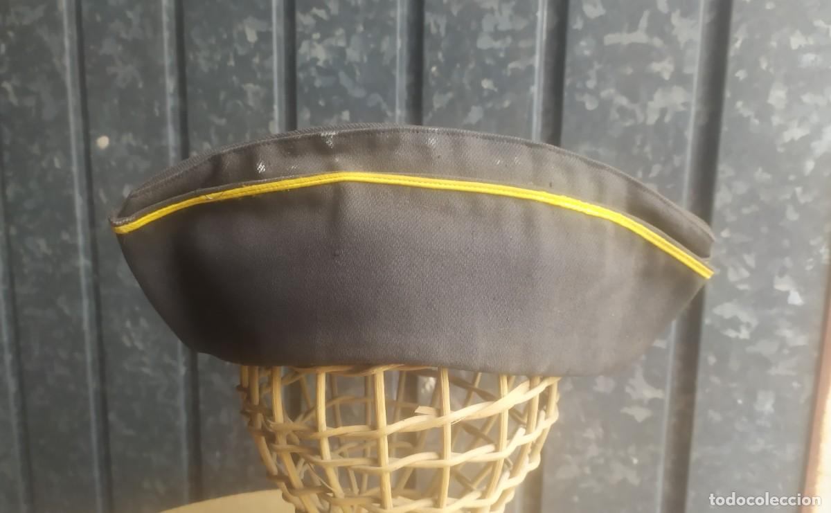 Militaria: Pl&aacute;tano con ribete amarillo - Foto 1
