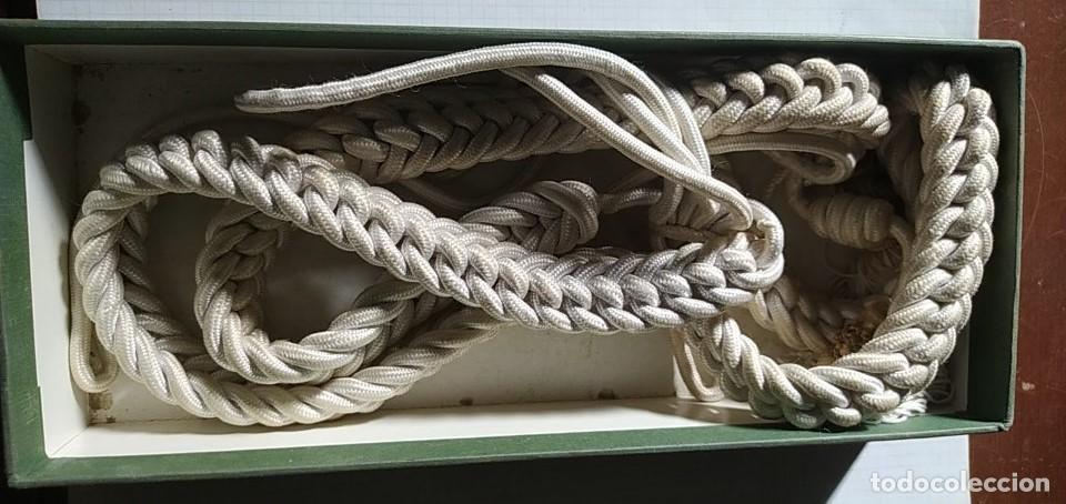 Militaria: Cord&oacute;n blanco en caja - Foto 1
