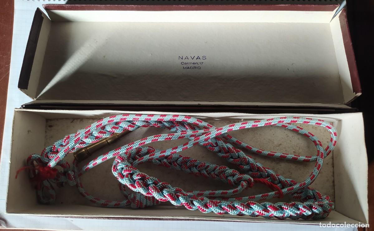 Militaria: Cord&oacute;n azul y rojo en caja - Foto 1