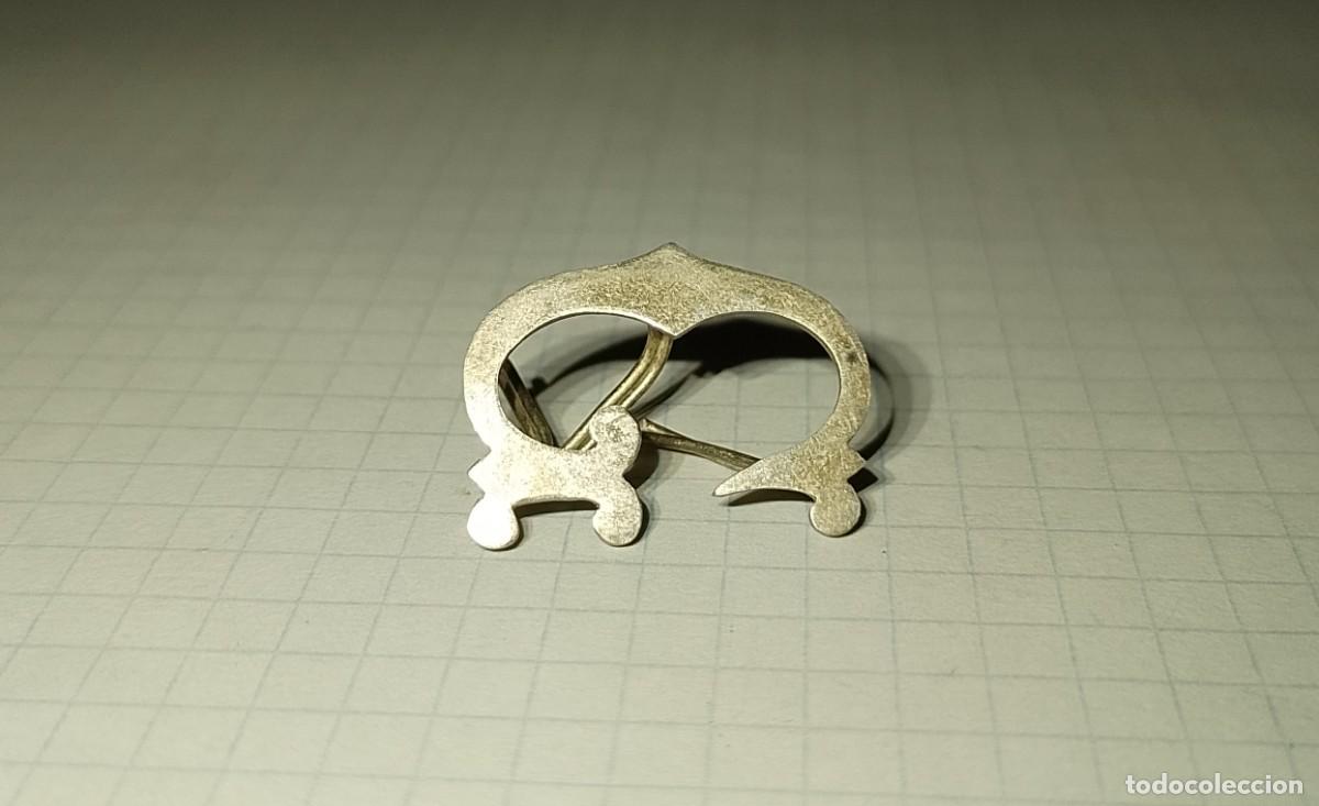 Militaria: G plateada de 2x1,5cm - Foto 1