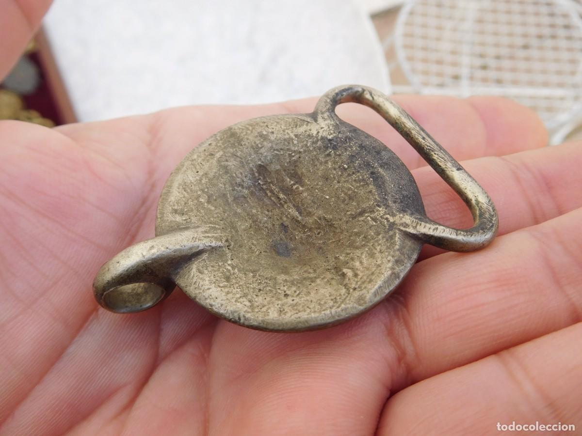 Militaria: Hebilla antigua cabeza de le&oacute;n - Foto 4