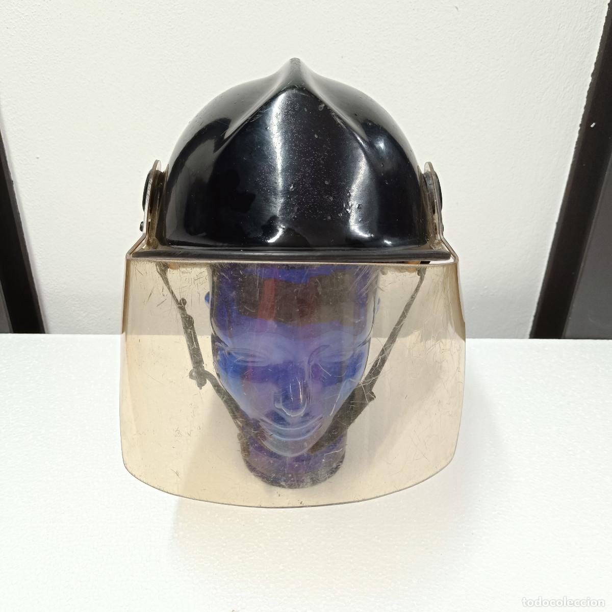 Militaria: CASCO DE BOMBERO CON VISERA. - Foto 4