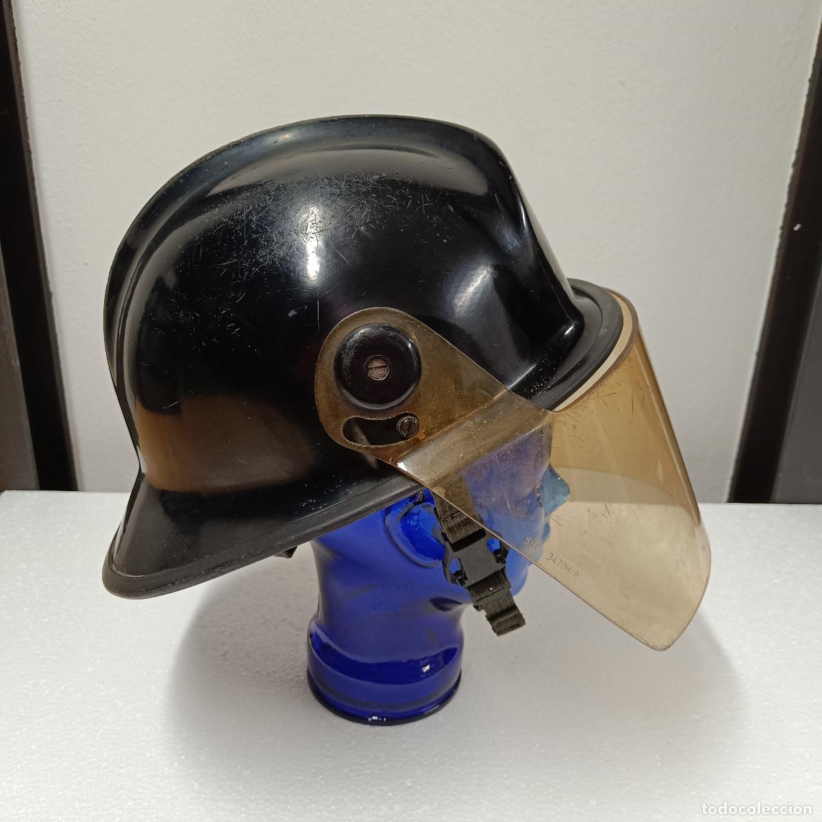 Militaria: CASCO DE BOMBERO CON VISERA. - Foto 5