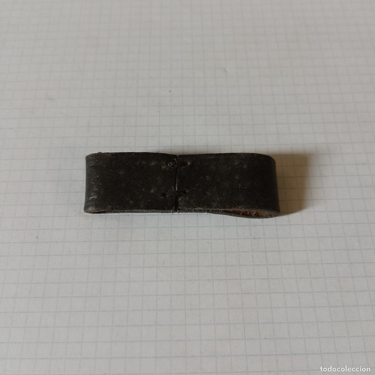 Militaria: Trebilla de cuero, 5,5cm - Foto 2