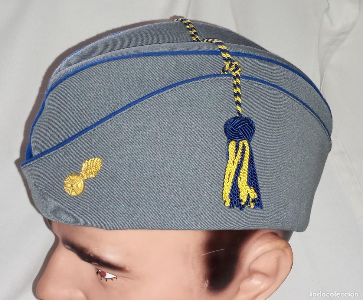 Militaria: Gorro cuartelero &iquest;suizo? Sin m&aacute;s datos. - Foto 2