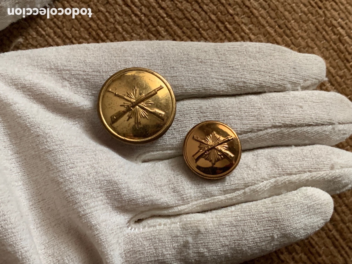 Militaria: DOS BOTONES CARABINEROS 1931 REPUBLICA GUERRA CIVIL BOTON