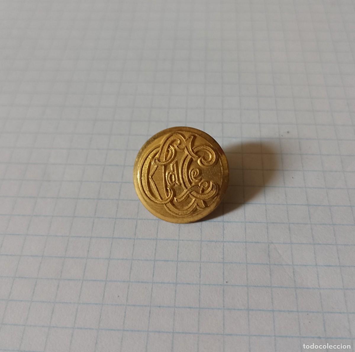 Militaria: Bot&oacute;n peque&ntilde;o con varias letras - Foto 1