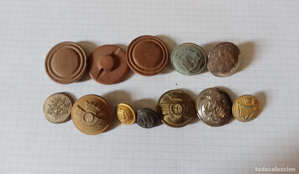 Militaria: Lote variado de botones - Foto 1