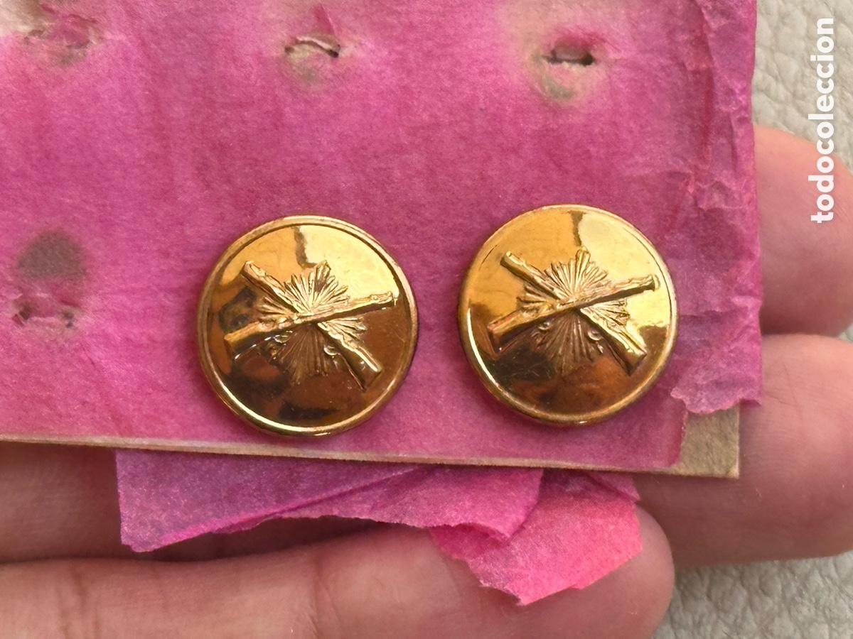 Militaria: 2 ANTIGUOS BOTONES DE CARABINEROS REPUBLICA GUERRA CIVIL