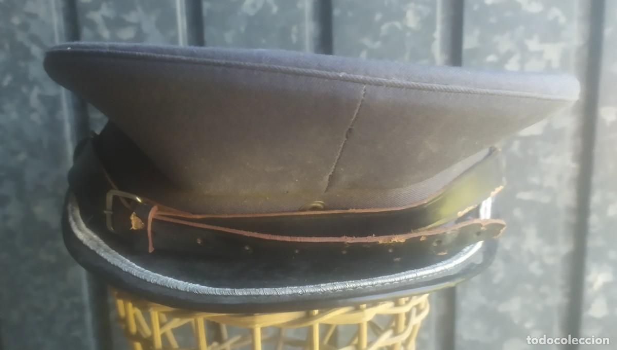 Militaria: Gorra de polic&iacute;a, a restaurar - Foto 1