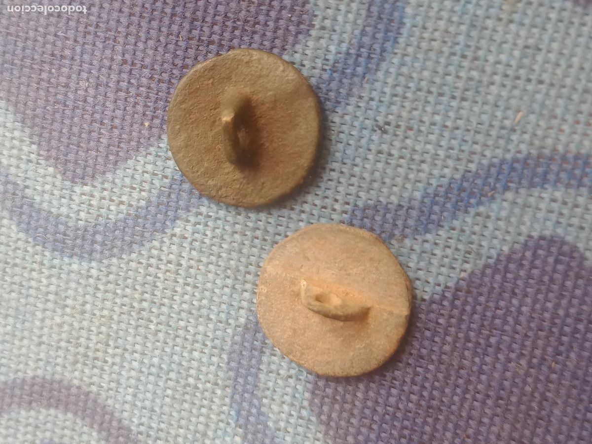 Militaria: 2 botones muy antiguos - Foto 2
