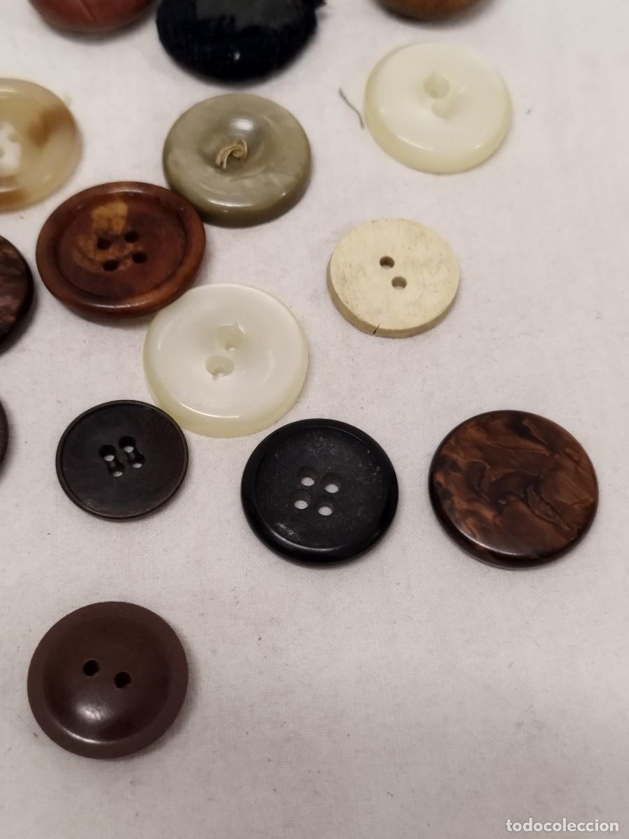 Militaria: Lote de 40 botones aproximadamente. - Foto 2