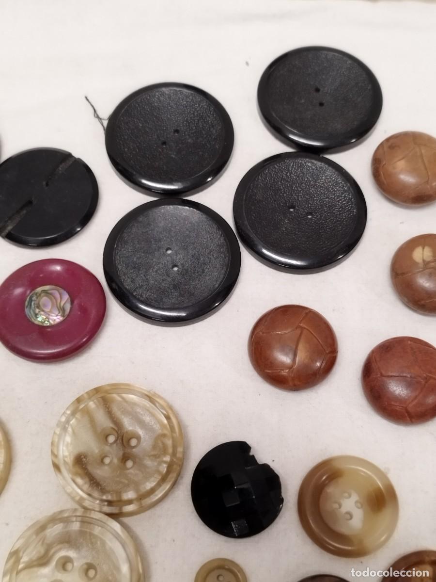 Militaria: Lote de 40 botones aproximadamente. - Foto 4