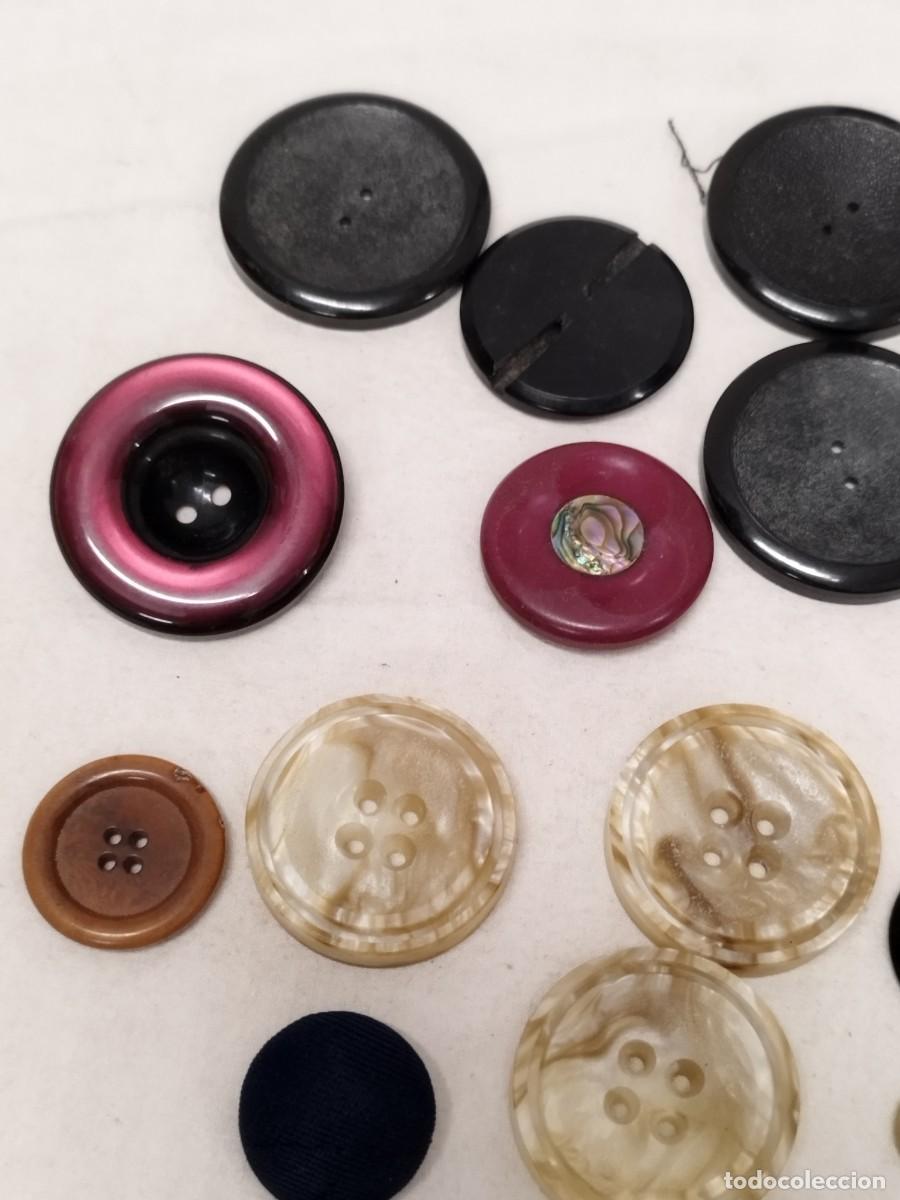 Militaria: Lote de 40 botones aproximadamente. - Foto 5