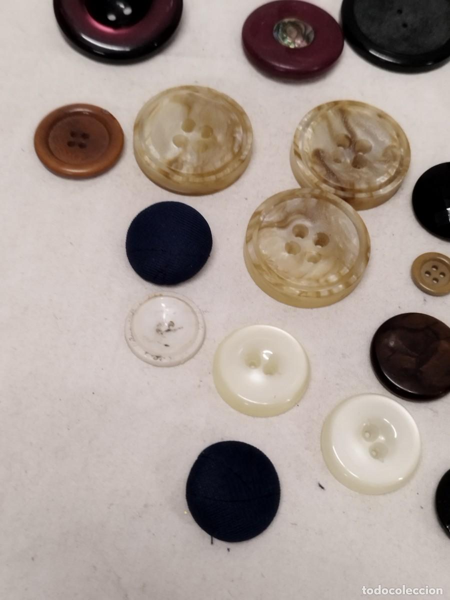 Militaria: Lote de 40 botones aproximadamente. - Foto 6