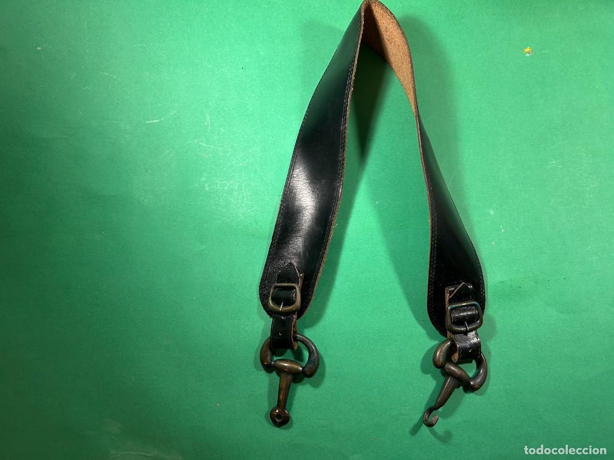 Militaria: TRINCHA DE CUERO NEGRO - Foto 1