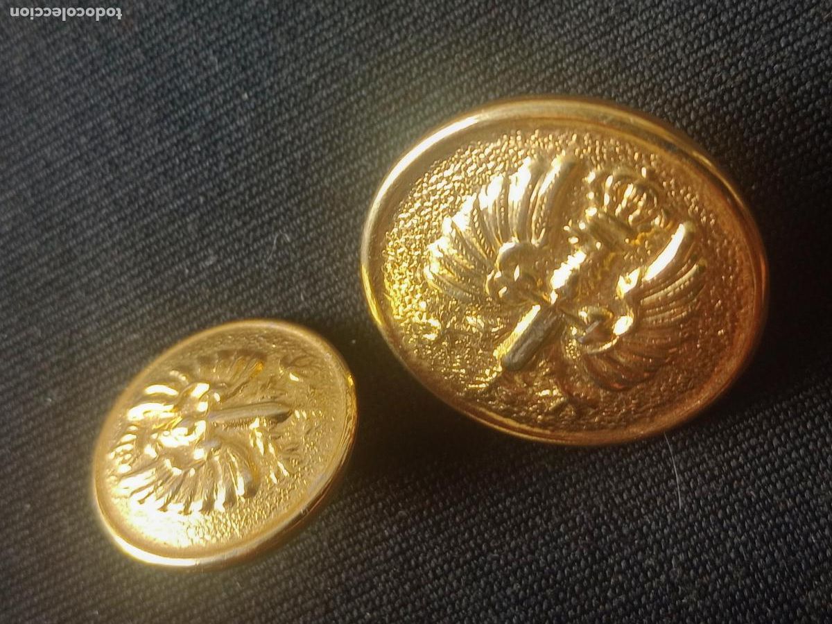 Militaria: 2 botones militares. Ej&eacute;rcito - Foto 1