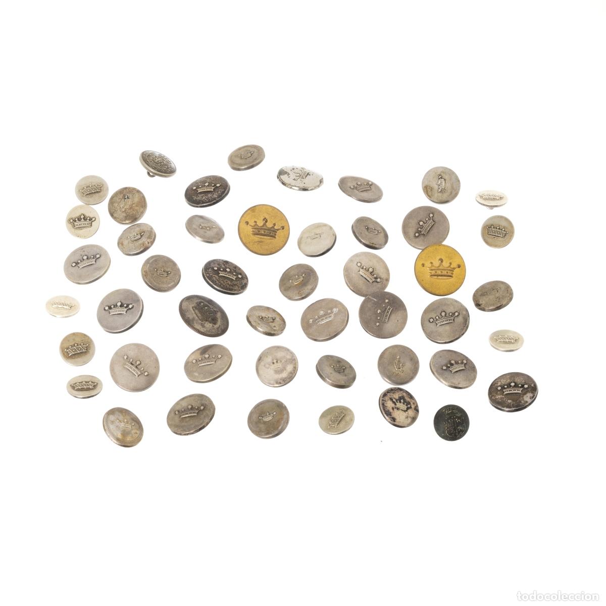 Militaria: JUEGO DE 43 BOTONES DE LIBREA - Foto 1