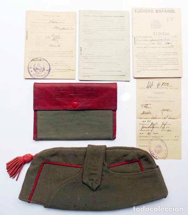 Militaria: LOTE SOLDADO DE POSTGUERRA - Foto 1