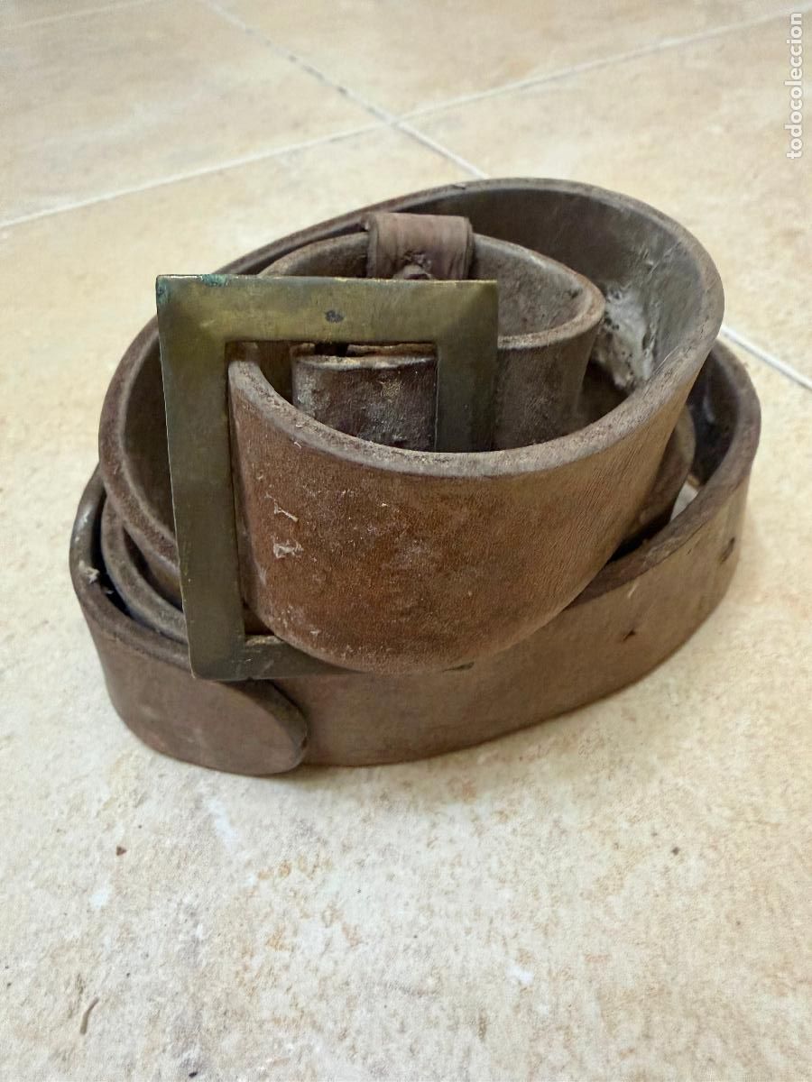 Militaria: Cintur&oacute;n y hebilla de cuero - Foto 1