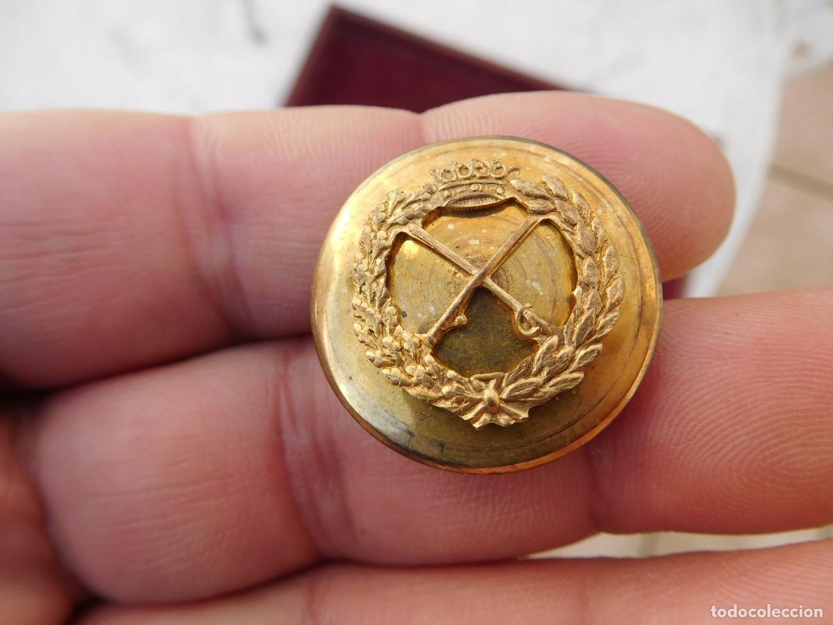 Militaria: Bot&oacute;n de general &eacute;poca Franco - Foto 1