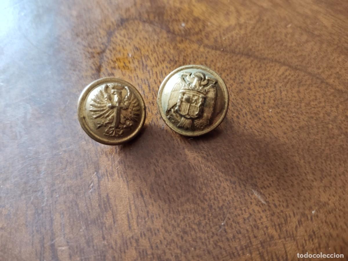 Militaria: Pareja de peque&ntilde;os botones Ej&eacute;rcito espa&ntilde;ol. Distintos. - Foto 1