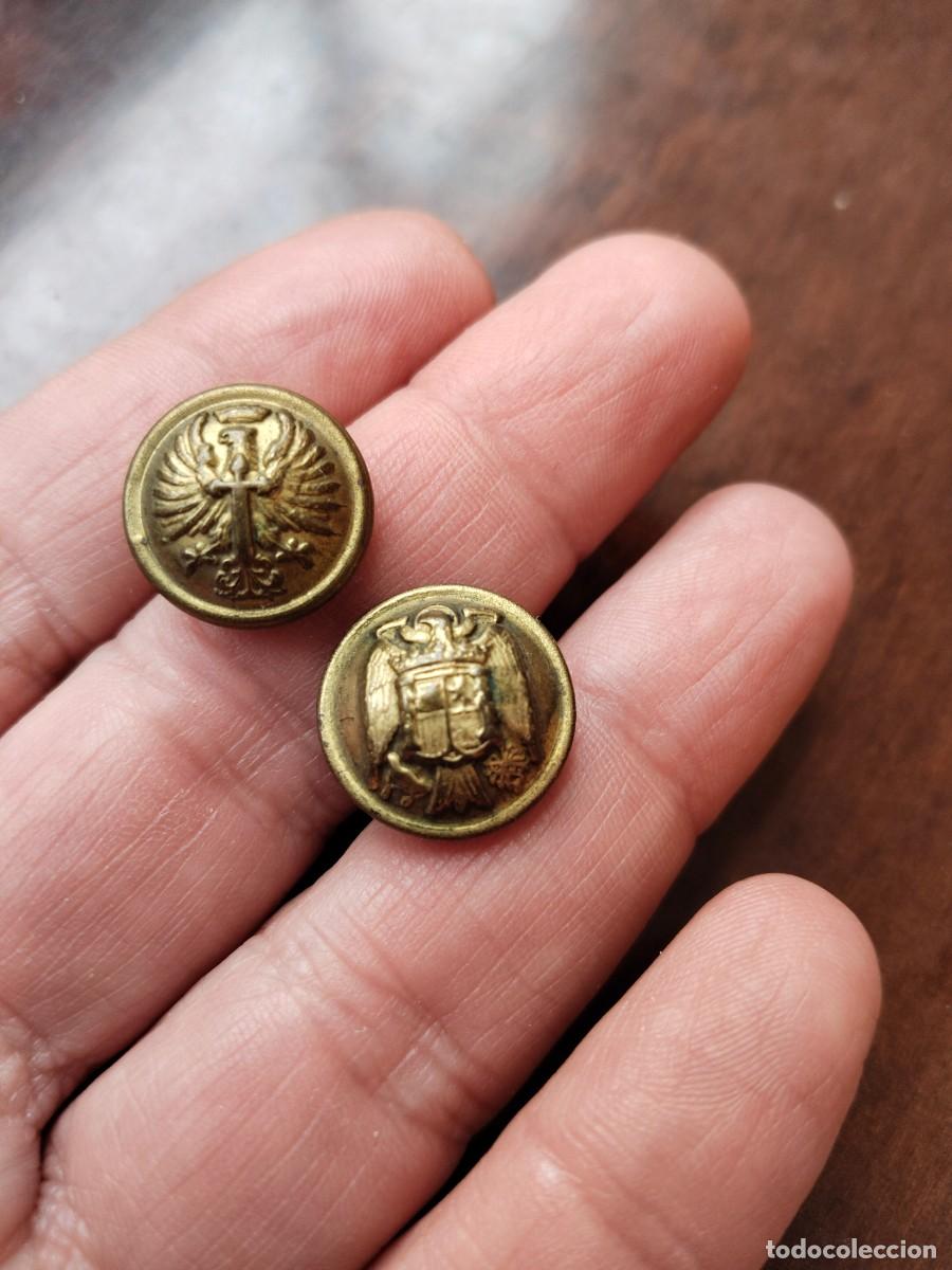 Militaria: Pareja de peque&ntilde;os botones Ej&eacute;rcito espa&ntilde;ol. Distintos. - Foto 2