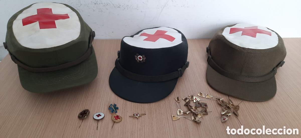 Militaria: tres gorras de la cruz roja espa&ntilde;ola militar + PINS Y INSIGNIAS