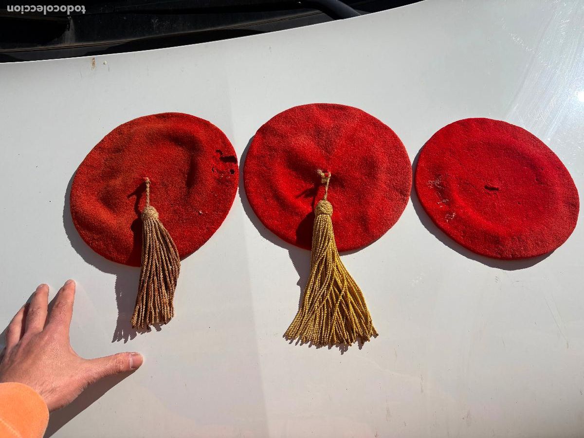 Militaria: 3 boinas gorras carlistas