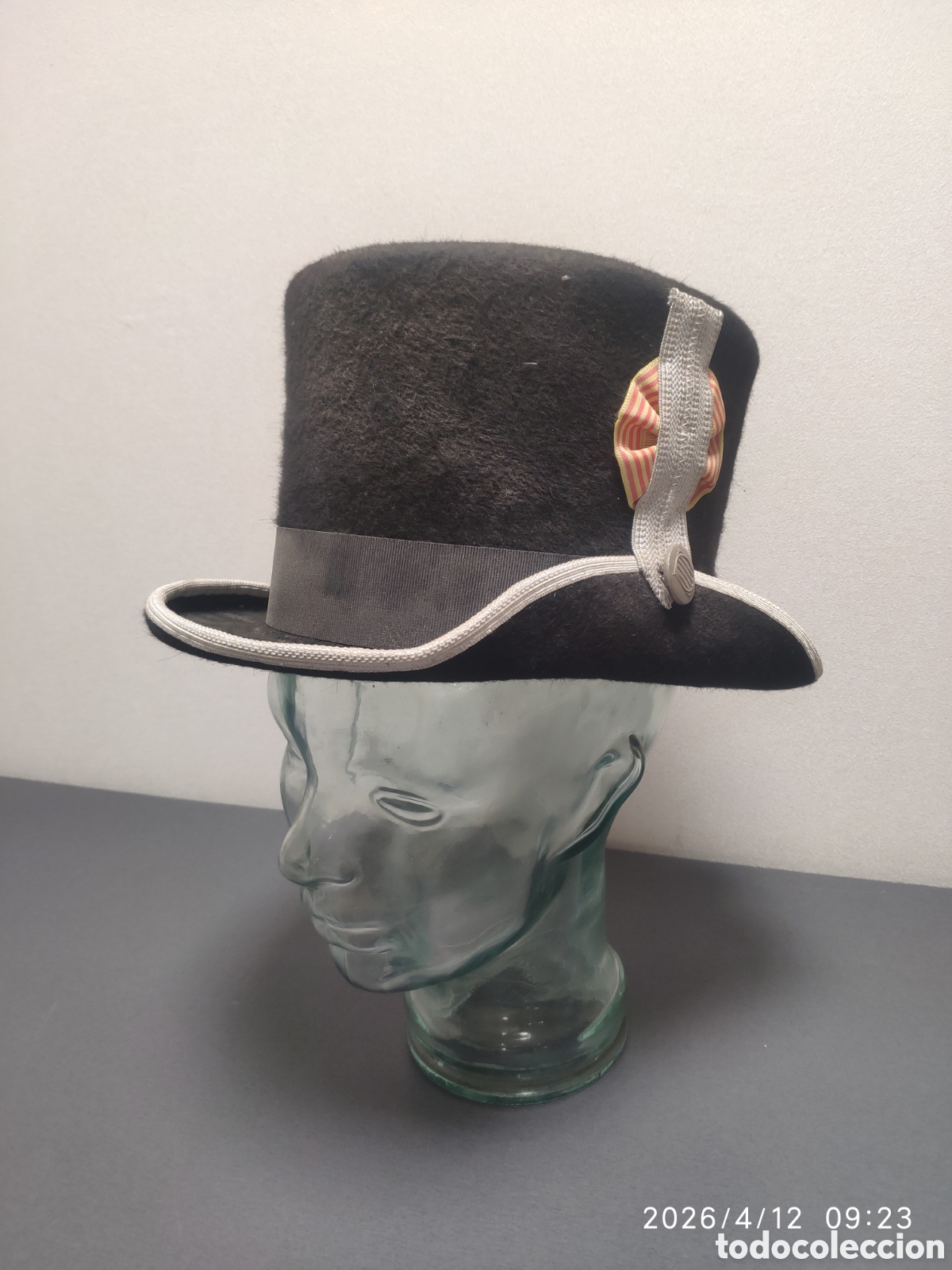 Militaria: Sombrero de copa o gorra de gala de los Mossos dEsquadra de la Generalitat de Catalunya.