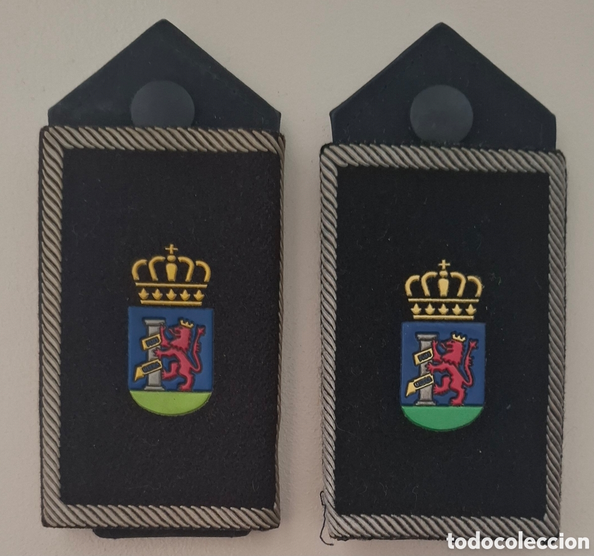 Militaria: Hombreras polic&iacute;a local Badajoz