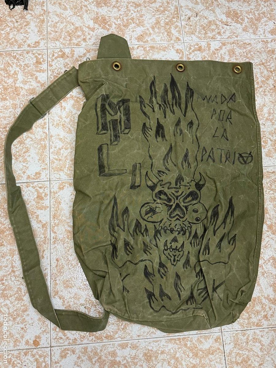 Militaria: Petate militar, pintado ambas caras por el recluta. Super original. NADA POR LA PATRIA. 70x50cms