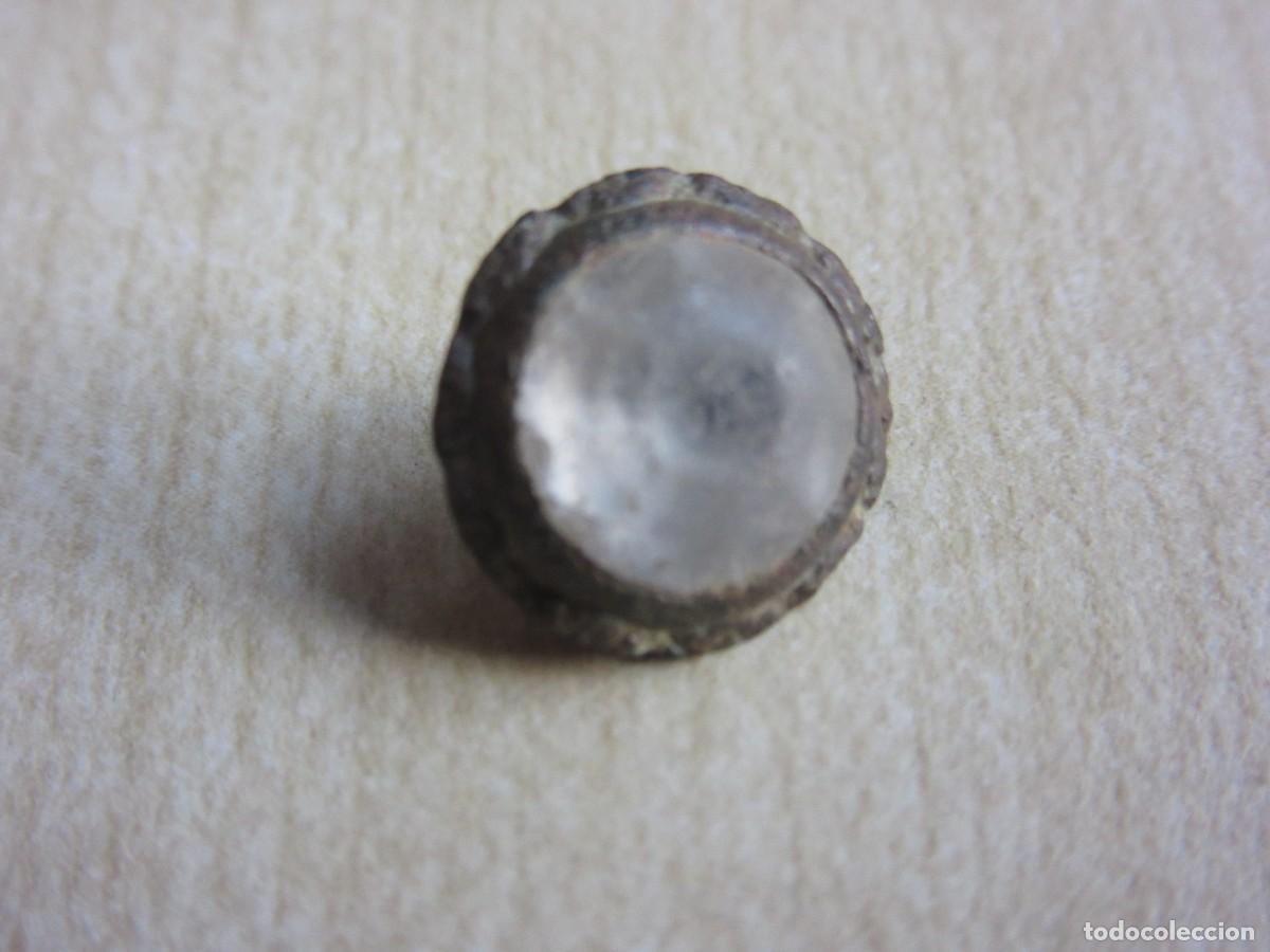Militaria: Bot&oacute;n con pedrer&iacute;a S XVIII-XIX Di&aacute;metro 1 cm