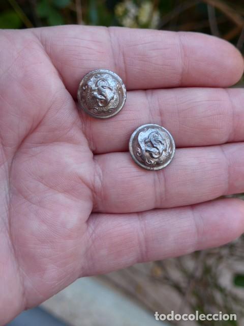 Militaria: DOS BOTONES CUERPO DE SEGURIDAD PEQUE&Ntilde;OS - GUERRA CIVIL