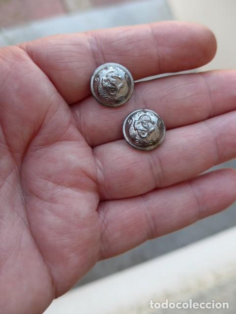 Militaria: DOS BOTONES CUERPO DE SEGURIDAD PEQUE&Ntilde;OS - GUERRA CIVIL - ORIGINALES