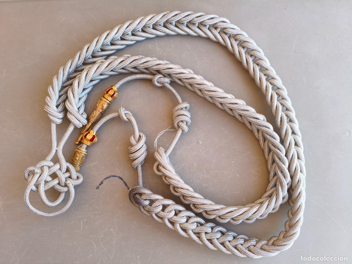 Militaria: Cordones militares plateados. Sin m&aacute;s datos.