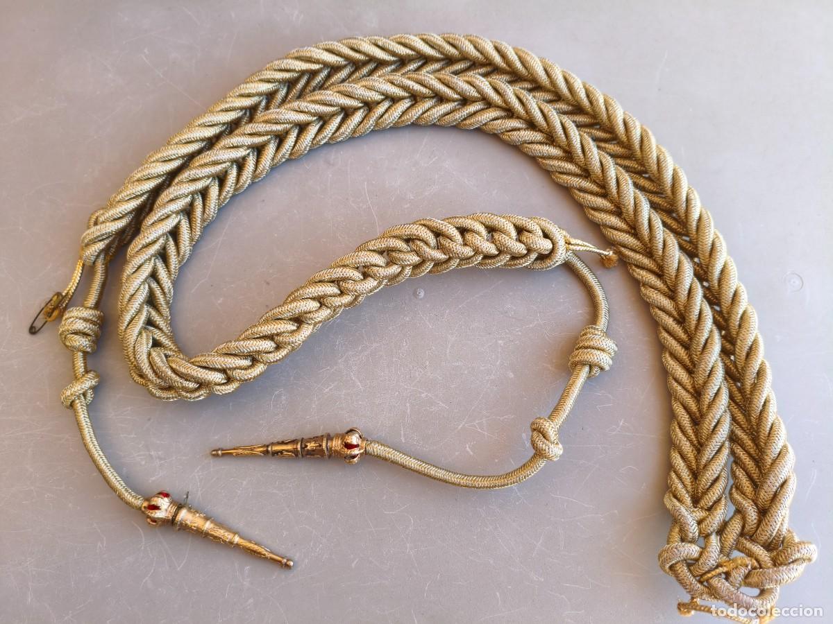 Militaria: Cordones militares dorados. Sin m&aacute;s datos.
