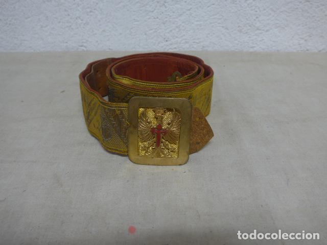 Militaria: Antiguo cinturon de gala franquista con su hebilla, original. Epoca de Franco.