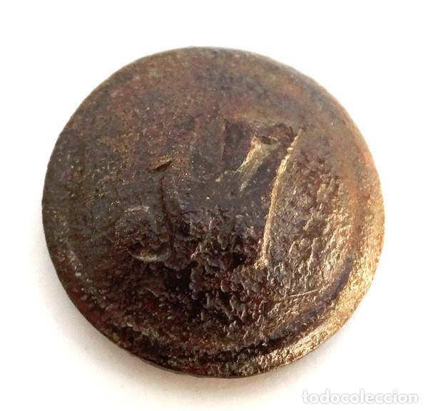 Militaria: BOTON INFANTERIA EN LINEA 1841-1846, REGIMIENTO N&ordm;17