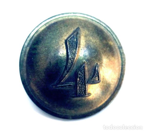 Militaria: BOTON INFANTERIA EN LINEA 1846-1867, REGIMIENTO N&ordm;4