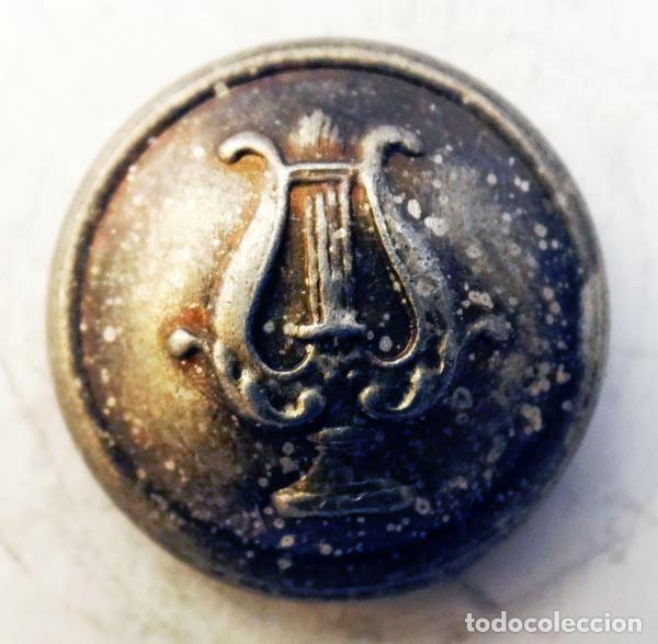 Militaria: BOTON DE MUSICO MILITAR (2)