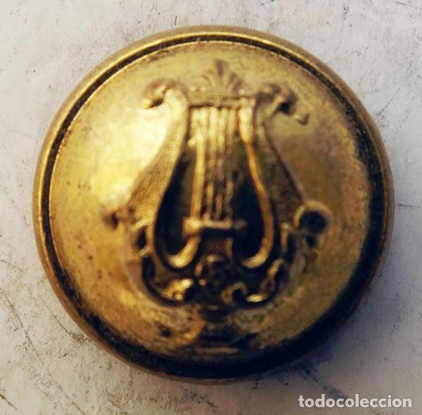 Militaria: BOTON DE MUSICO MILITAR (8)